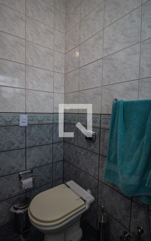 Casa à venda com 238m², 4 quartos e 2 vagas Casa à venda com 238m², 4 quartos e 2 vagasBanheiro da Suíte