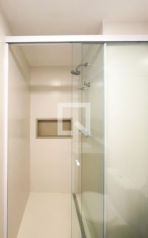 Apartamento à venda com 70m², 2 quartos e 1 vaga Apartamento à venda com 70m², 2 quartos e 1 vagaBanheiro