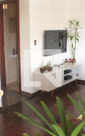 Casa à venda com 104m², 3 quartos e 2 vagasSala