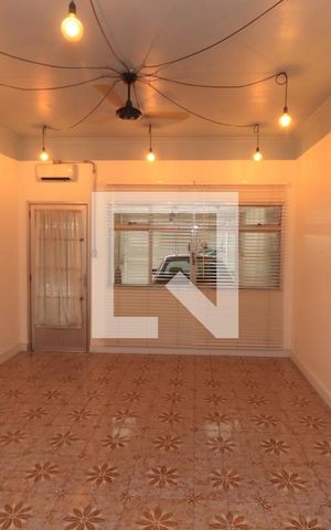 Casa à venda com 143m², 2 quartos e 1 vagaSala de TV