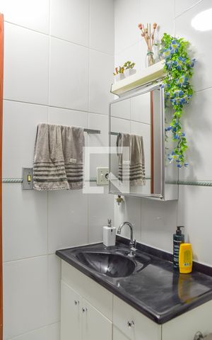 Casa à venda com 82m², 2 quartos e 1 vaga Casa à venda com 82m², 2 quartos e 1 vagaBanheiro
