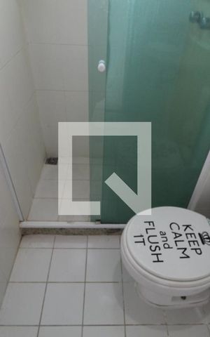 Apartamento à venda com 77m², 2 quartos e 1 vagaBanheiro da suíte principal