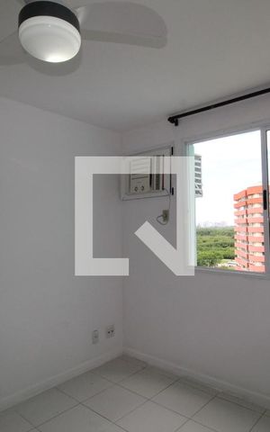Apartamento à venda com 77m², 2 quartos e 1 vagaSuíte com banheiro canadense com a sala