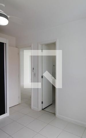 Apartamento à venda com 77m², 2 quartos e 1 vagaSuíte com banheiro canadense com a sala