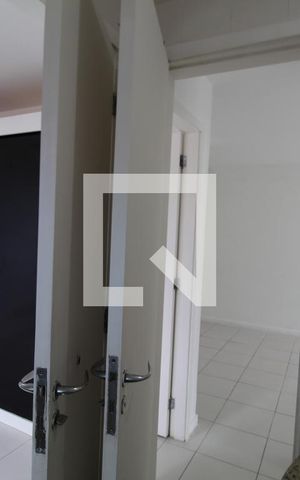 Apartamento à venda com 77m², 2 quartos e 1 vagaBanheiro canadense da suíte com a sala
