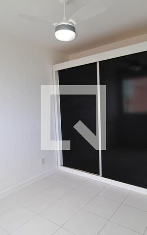 Apartamento à venda com 77m², 2 quartos e 1 vagaSuíte com banheiro canadense com a sala