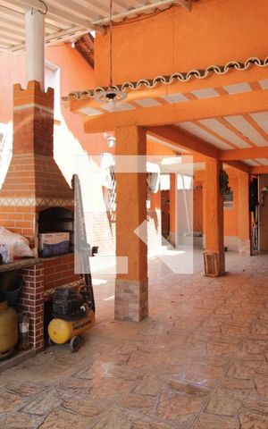 Casa à venda com 385m², 4 quartos e 4 vagas Casa à venda com 385m², 4 quartos e 4 vagasÁrea externa