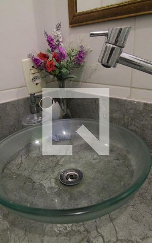 Casa à venda com 385m², 4 quartos e 4 vagas Casa à venda com 385m², 4 quartos e 4 vagasBanheiro Social