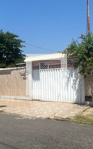 Casa à venda com 385m², 4 quartos e 4 vagas Casa à venda com 385m², 4 quartos e 4 vagasFachada