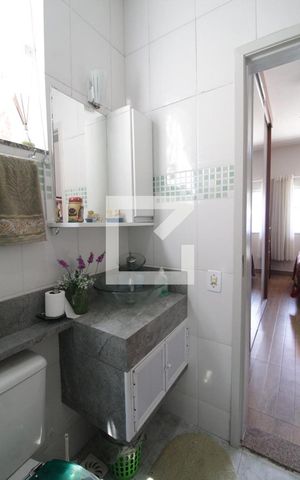 Casa à venda com 385m², 4 quartos e 4 vagas Casa à venda com 385m², 4 quartos e 4 vagasBanheiro da Suíte