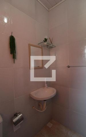 Casa à venda com 385m², 4 quartos e 4 vagas Casa à venda com 385m², 4 quartos e 4 vagasLavabo da Edícula