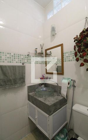 Casa à venda com 385m², 4 quartos e 4 vagas Casa à venda com 385m², 4 quartos e 4 vagasBanheiro Social