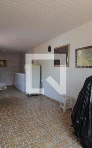 Casa à venda com 385m², 4 quartos e 4 vagas Casa à venda com 385m², 4 quartos e 4 vagasEdícula