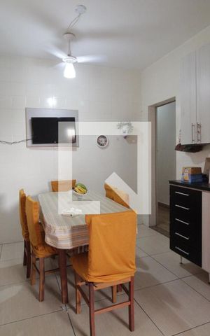 Casa à venda com 385m², 4 quartos e 4 vagas Casa à venda com 385m², 4 quartos e 4 vagasCoziinha