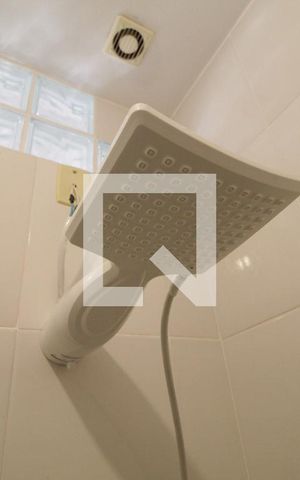 Casa à venda com 385m², 4 quartos e 4 vagas Casa à venda com 385m², 4 quartos e 4 vagasBanheiro Social