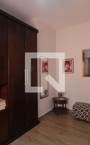 Casa à venda com 385m², 4 quartos e 4 vagas Casa à venda com 385m², 4 quartos e 4 vagasQuarto 1