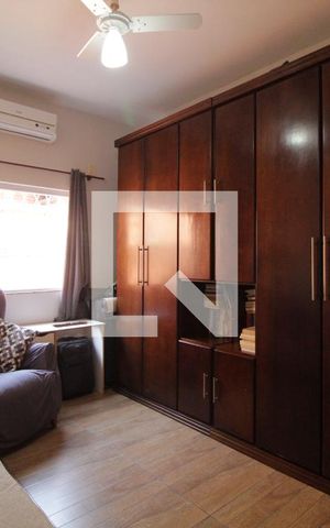 Casa à venda com 385m², 4 quartos e 4 vagas Casa à venda com 385m², 4 quartos e 4 vagasQuarto 1