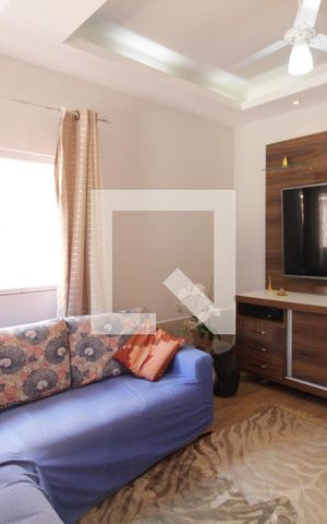 Casa à venda com 385m², 4 quartos e 4 vagas Casa à venda com 385m², 4 quartos e 4 vagasSala