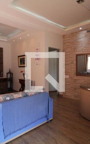 Casa à venda com 385m², 4 quartos e 4 vagas Casa à venda com 385m², 4 quartos e 4 vagasSala