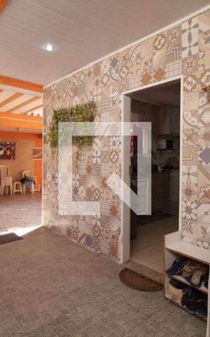 Casa à venda com 385m², 4 quartos e 4 vagas Casa à venda com 385m², 4 quartos e 4 vagasÁrea de Serviço