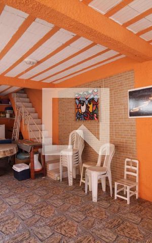 Casa à venda com 385m², 4 quartos e 4 vagas Casa à venda com 385m², 4 quartos e 4 vagasÁrea externa