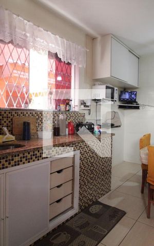 Casa à venda com 385m², 4 quartos e 4 vagas Casa à venda com 385m², 4 quartos e 4 vagasCoziinha