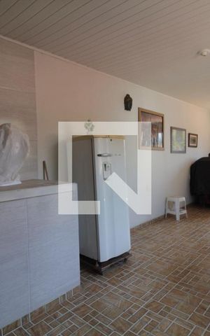 Casa à venda com 385m², 4 quartos e 4 vagas Casa à venda com 385m², 4 quartos e 4 vagasEdícula