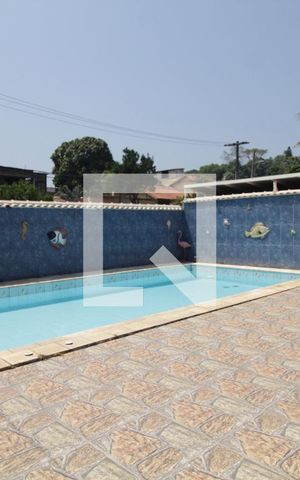 Casa à venda com 385m², 4 quartos e 4 vagas Casa à venda com 385m², 4 quartos e 4 vagasÁrea externa - Piscina