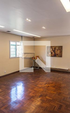 Casa à venda com 200m², 4 quartos e 4 vagas Casa à venda com 200m², 4 quartos e 4 vagasSala