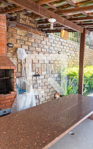 Casa à venda com 200m², 4 quartos e 4 vagas Casa à venda com 200m², 4 quartos e 4 vagasEspaço Gourmet