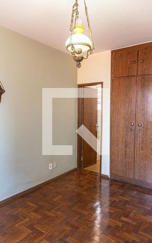 Casa à venda com 200m², 4 quartos e 4 vagas Casa à venda com 200m², 4 quartos e 4 vagasSuíte