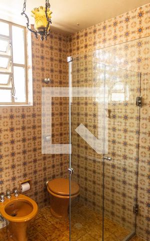 Casa à venda com 200m², 4 quartos e 4 vagas Casa à venda com 200m², 4 quartos e 4 vagasBanheiro Social