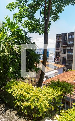 Casa à venda com 200m², 4 quartos e 4 vagas Casa à venda com 200m², 4 quartos e 4 vagasQuintal
