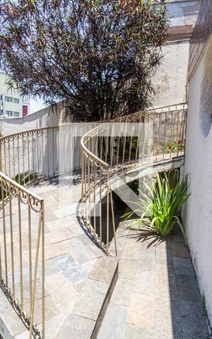 Casa à venda com 200m², 4 quartos e 4 vagas Casa à venda com 200m², 4 quartos e 4 vagasEntrada