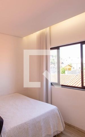 Casa à venda com 380m², 4 quartos e 6 vagas Casa à venda com 380m², 4 quartos e 6 vagasQuarto 2