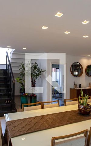Casa à venda com 380m², 4 quartos e 6 vagas Casa à venda com 380m², 4 quartos e 6 vagasSala de Jantar