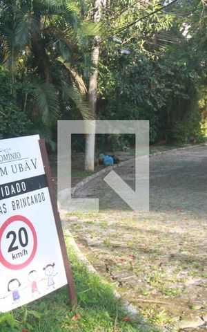 Casa de condomínio à venda com 308m², 4 quartos e 2 vagasSinalização na Via