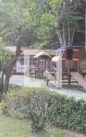 Casa de condomínio à venda com 308m², 4 quartos e 2 vagasÁrea comum - Playground