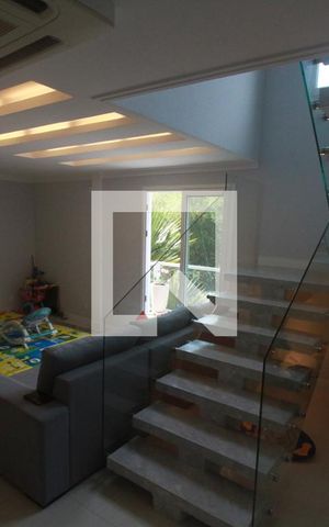 Casa de condomínio à venda com 308m², 4 quartos e 2 vagasSala