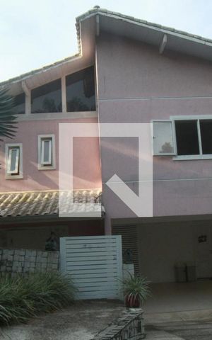 Casa de condomínio à venda com 308m², 4 quartos e 2 vagasFachada Casa