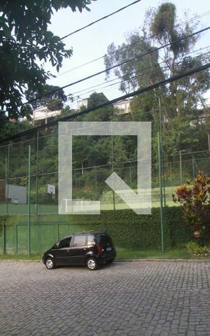 Casa de condomínio à venda com 308m², 4 quartos e 2 vagasAcademia e Quadra Poliesportiva