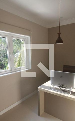 Casa de condomínio à venda com 308m², 4 quartos e 2 vagasEscritório