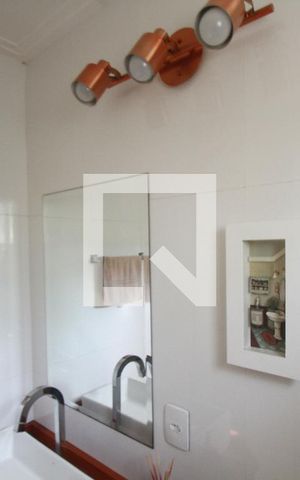 Casa de condomínio à venda com 308m², 4 quartos e 2 vagasLavabo