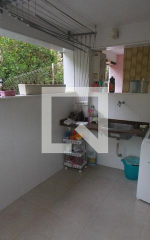 Casa de condomínio à venda com 308m², 4 quartos e 2 vagasÁrea de Serviços