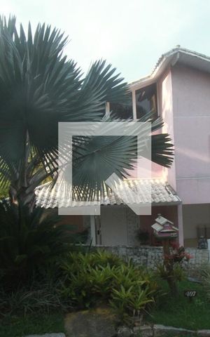Casa de condomínio à venda com 308m², 4 quartos e 2 vagasFachada Casa