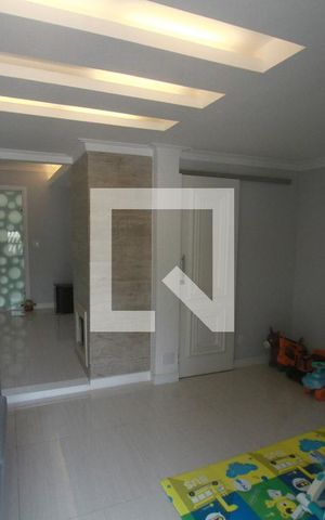 Casa de condomínio à venda com 308m², 4 quartos e 2 vagasSala
