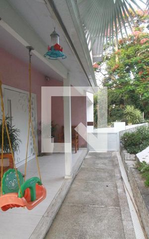 Casa de condomínio à venda com 308m², 4 quartos e 2 vagasEntrada