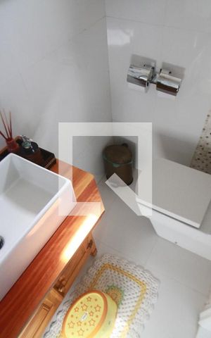 Casa de condomínio à venda com 308m², 4 quartos e 2 vagaslavabo