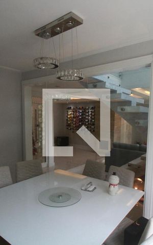 Casa de condomínio à venda com 308m², 4 quartos e 2 vagasSala