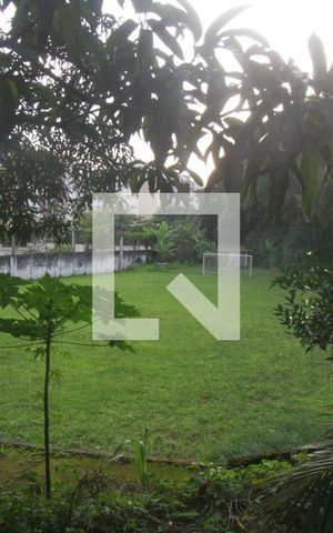 Casa de condomínio à venda com 308m², 4 quartos e 2 vagasÁrea comum - Área verde com campo de Futebol